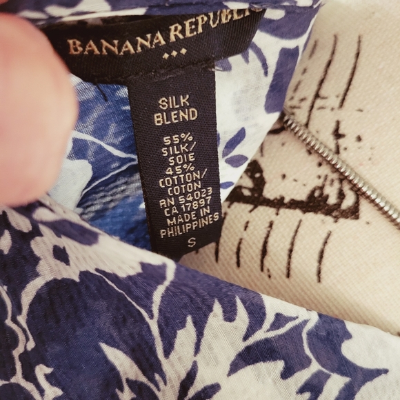 Banana Republic Silk Blend Blue Tones Blouse - Picture 6 of 7